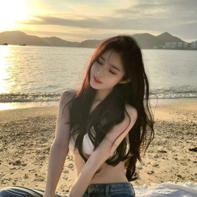 戴脚镣的女孩